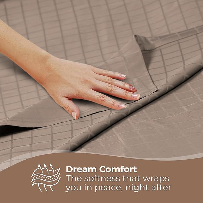 Smokey Window Checked Bedsheet with Pillow Cover